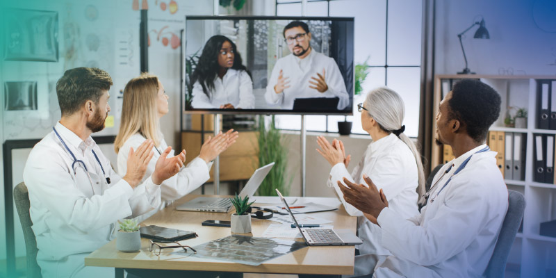 healthcare professional using digital platforms to launch healthcare side hustle